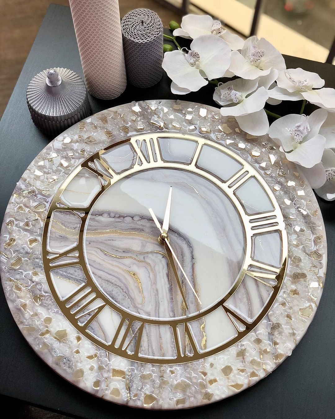 1698473866110_21fa2973-9963-47bb-94fe-795d5e596275.jpg Cream Stone With Gold Effect Resin Large Wall Clock (27 Inches) - Image 1